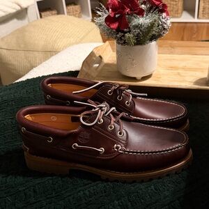 BRAND NEW | Timberland 3-Eye
Classic Handsewn Lug Boat Shoes -
Never Worn!